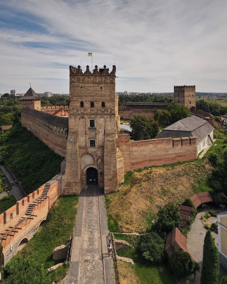 Львів: старе місто та замки